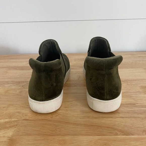 Coconuts by Matisse Harlan Slip On Sneakers in Dark Olive, Size 7.5 - Picture 7 of 11